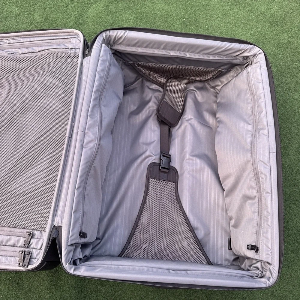 TUMI Alpha 2 Expandable 4 Wheel Carry On Black Ballistic Nylon Spinner Travel